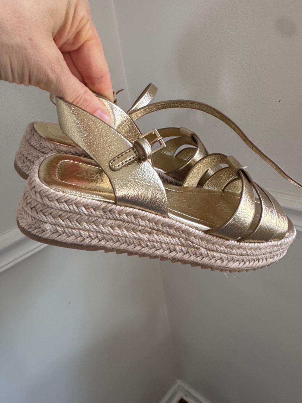 Kids’s Metallic Gold Espadrille Platform Sandals ZARA size 33 NWOT